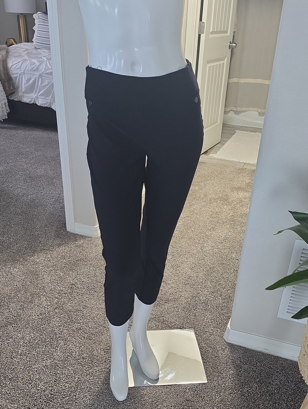 Maurices Black Cropped Ponte Pants